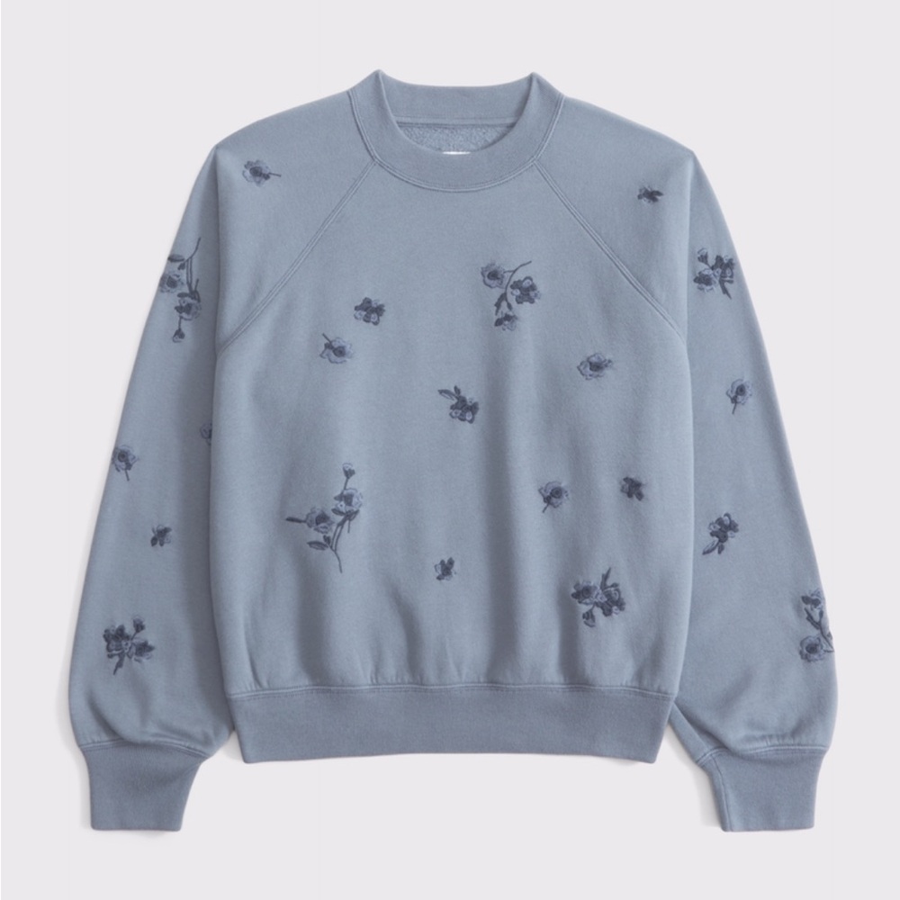 Abercrombie & Fitch Blue Floral Women’s Crewneck Sweater, new without tags!
